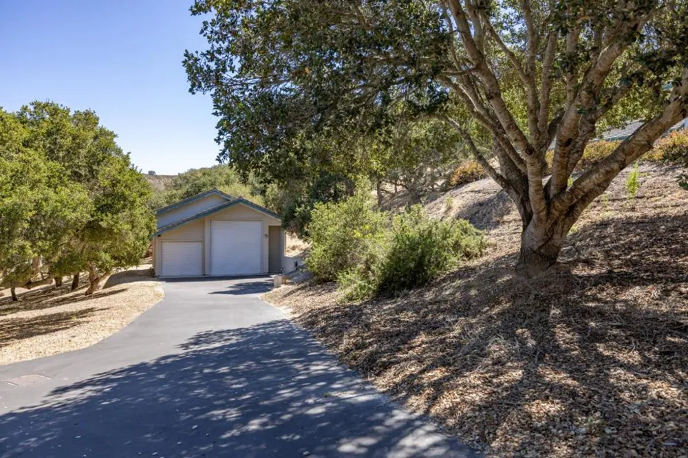28951 Falcon Ridge Salinas, CA 93908