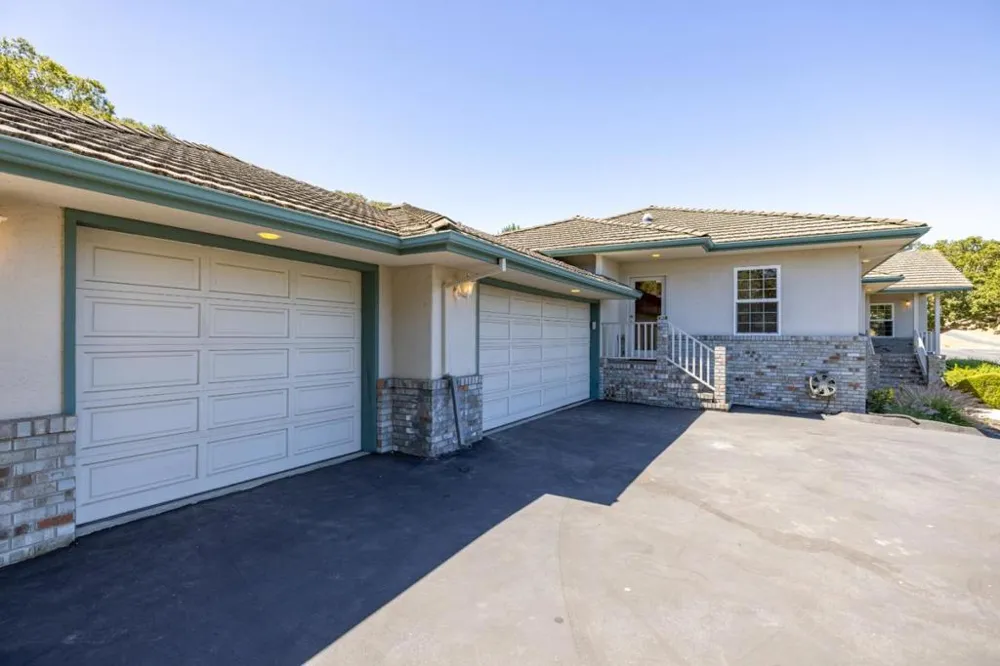 28951 Falcon Ridge Salinas, CA 93908