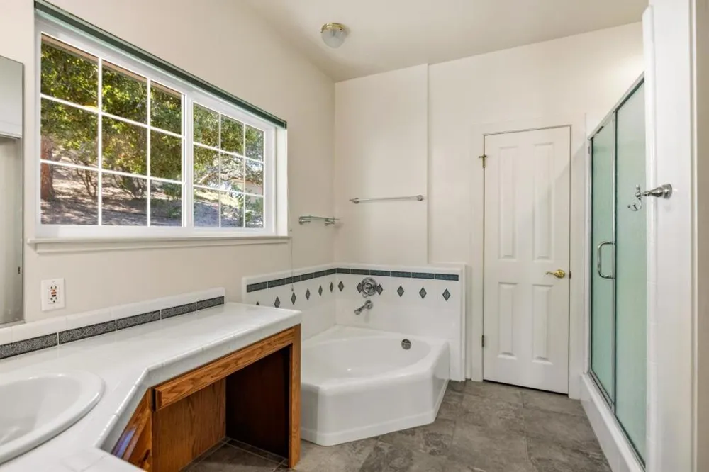 28951 Falcon Ridge Salinas, CA 93908