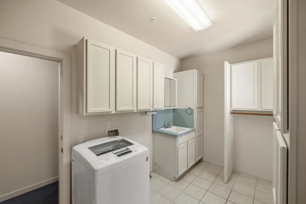 28951 Falcon Ridge Salinas, CA 93908