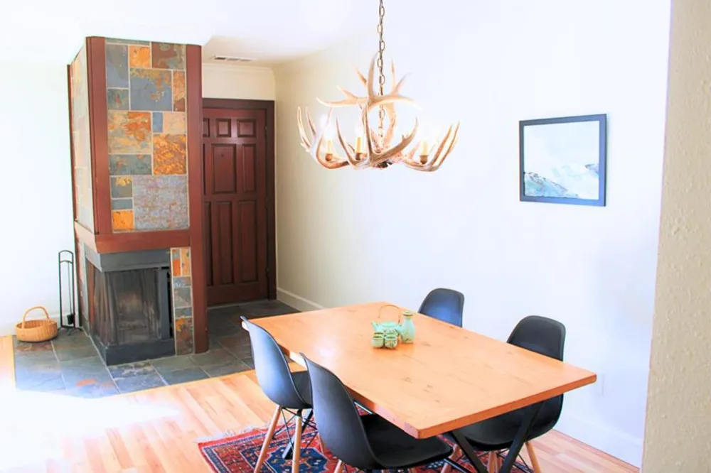 461 Dela Vina Avenue #104 Monterey, CA 93940