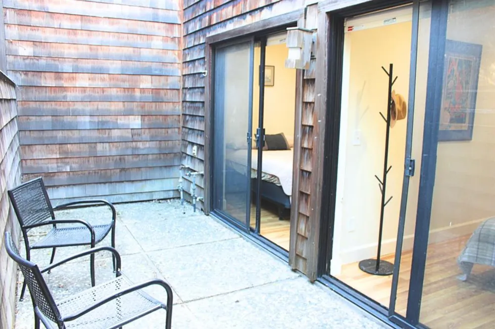 461 Dela Vina Avenue #104 Monterey, CA 93940