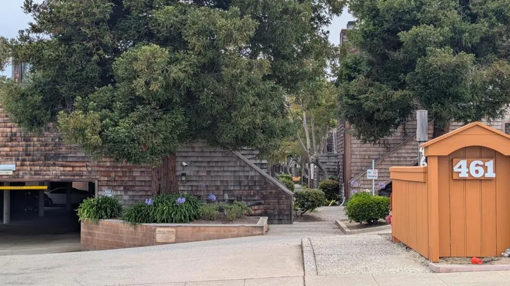 461 Dela Vina Avenue #104 Monterey, CA 93940