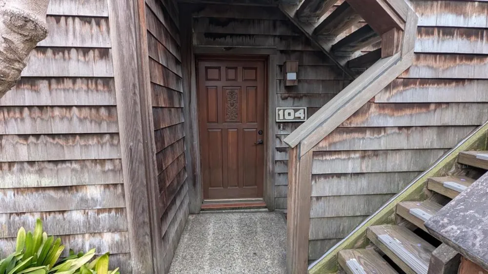 461 Dela Vina Avenue #104 Monterey, CA 93940