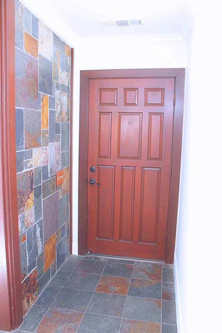 461 Dela Vina Avenue #104 Monterey, CA 93940