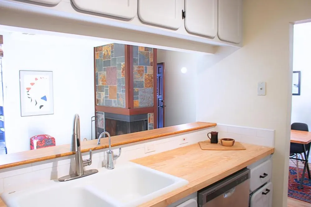 461 Dela Vina Avenue #104 Monterey, CA 93940