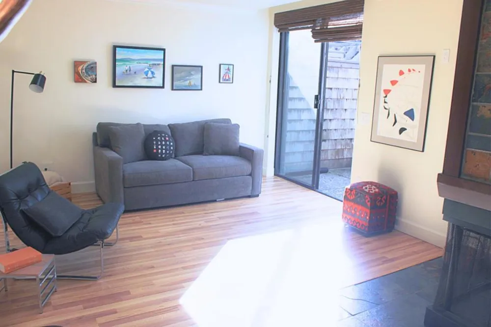 461 Dela Vina Avenue #104 Monterey, CA 93940
