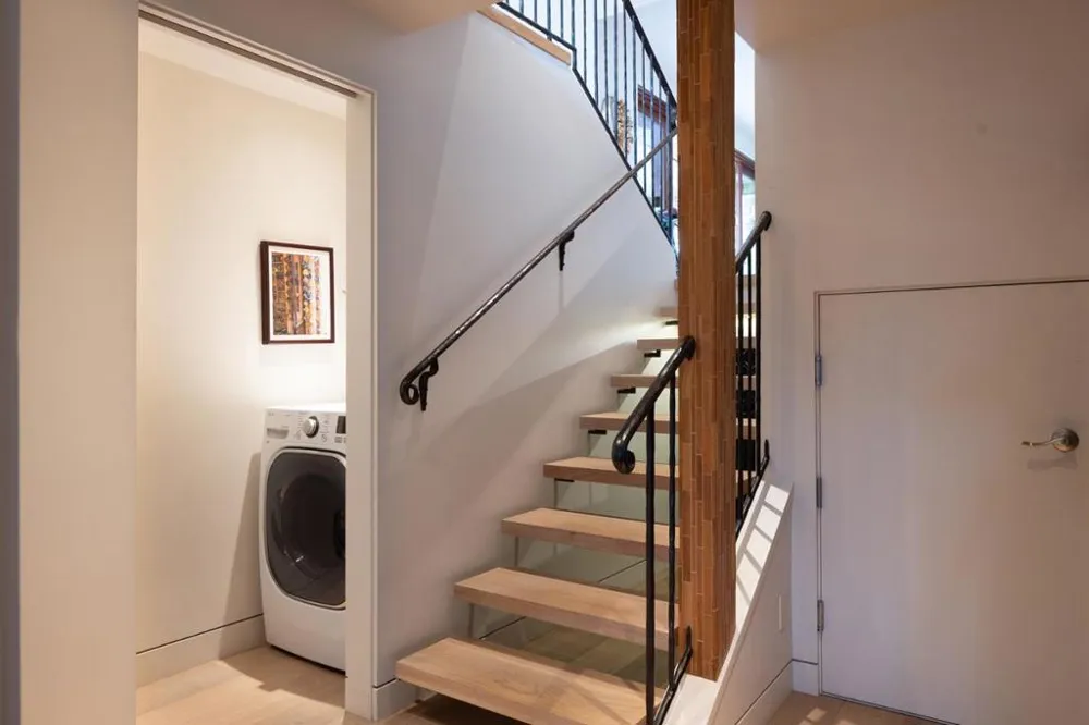 2385 Bay View Avenue Carmel, CA 93923