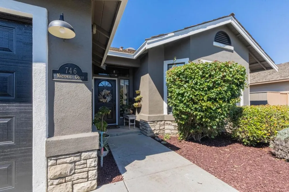 746 Nacional Court Salinas, CA 93901