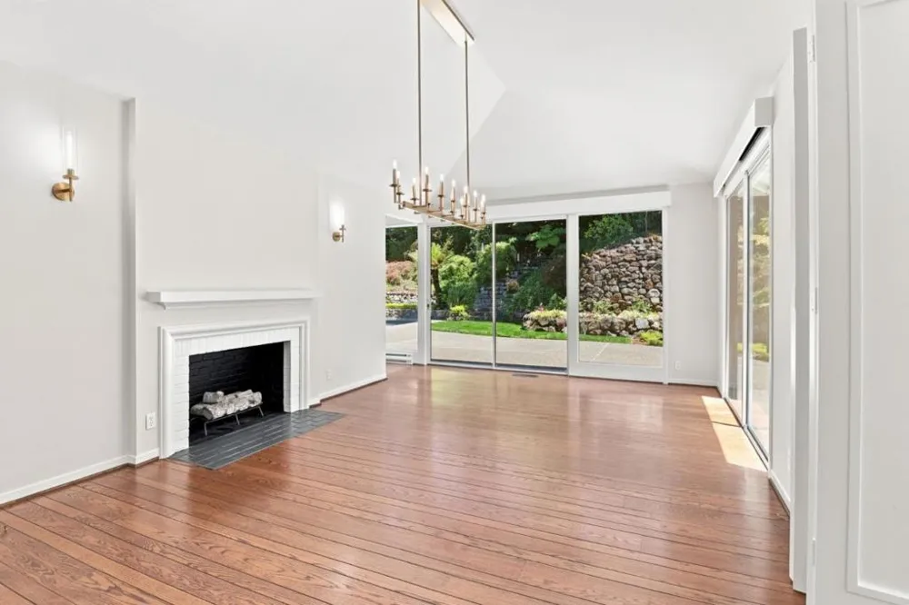 820 Eucalyptus Avenue Hillsborough, CA 94010