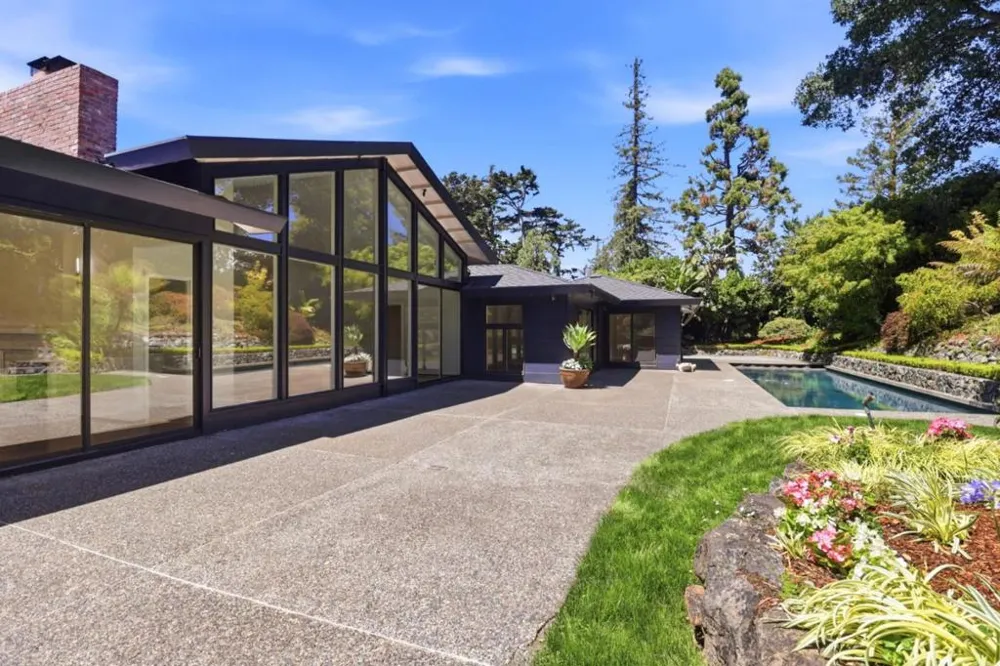 820 Eucalyptus Avenue Hillsborough, CA 94010