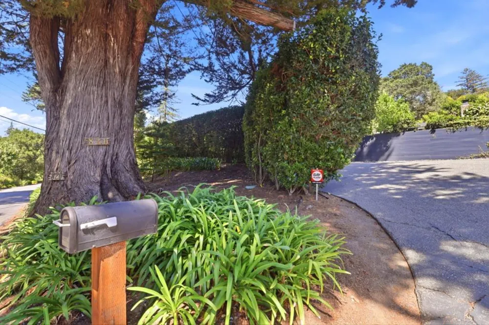 820 Eucalyptus Avenue Hillsborough, CA 94010