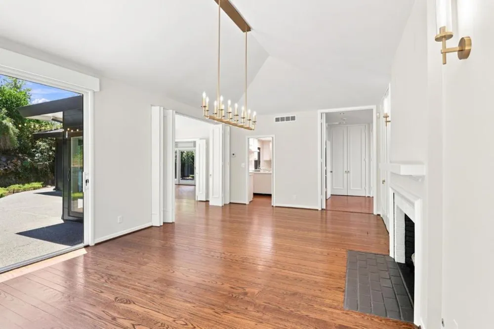 820 Eucalyptus Avenue Hillsborough, CA 94010