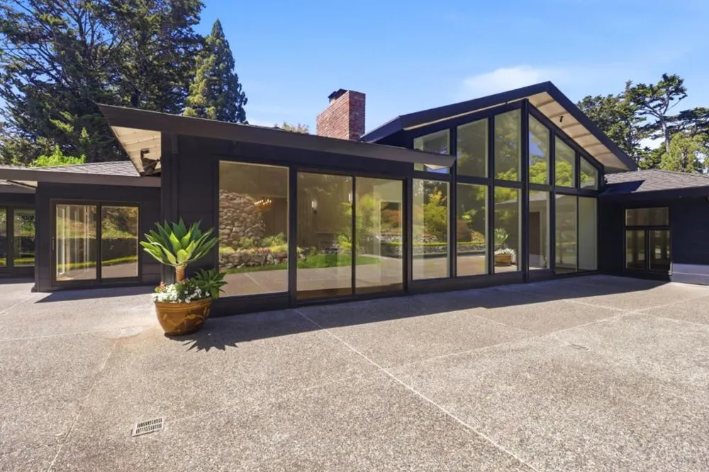 820 Eucalyptus Avenue Hillsborough, CA 94010