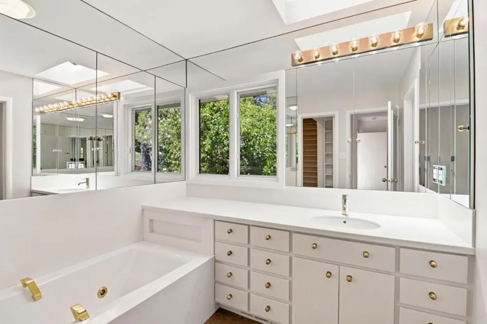 820 Eucalyptus Avenue Hillsborough, CA 94010