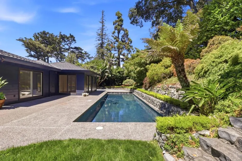 820 Eucalyptus Avenue Hillsborough, CA 94010
