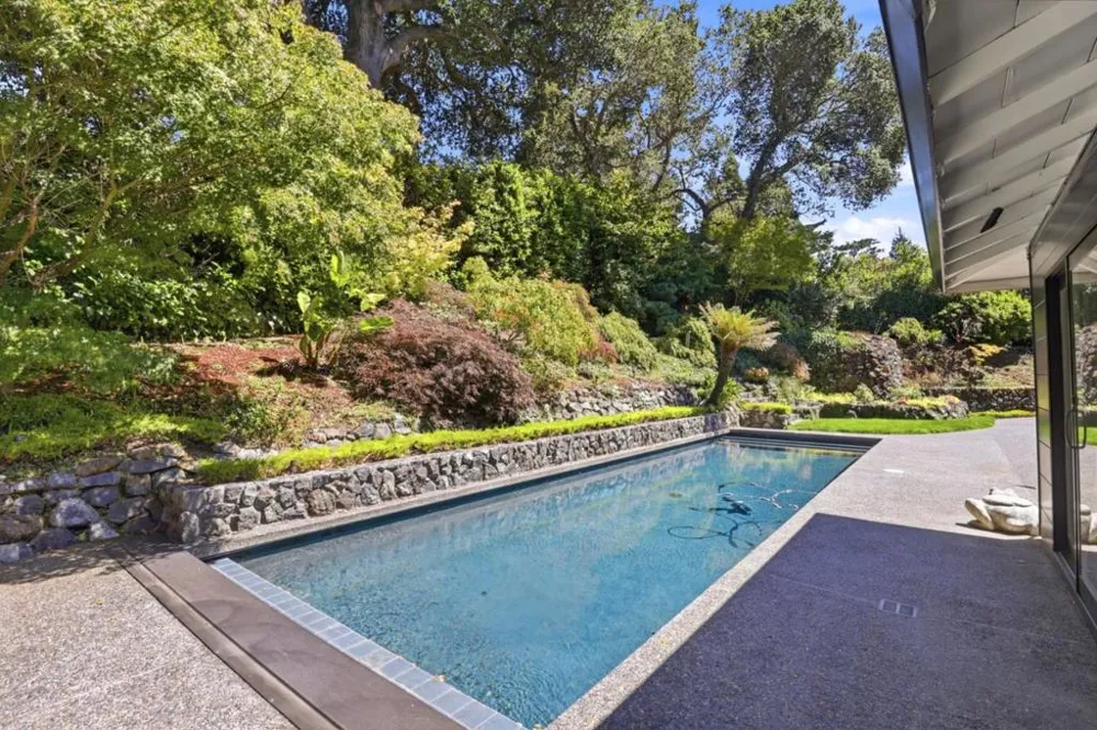 820 Eucalyptus Avenue Hillsborough, CA 94010