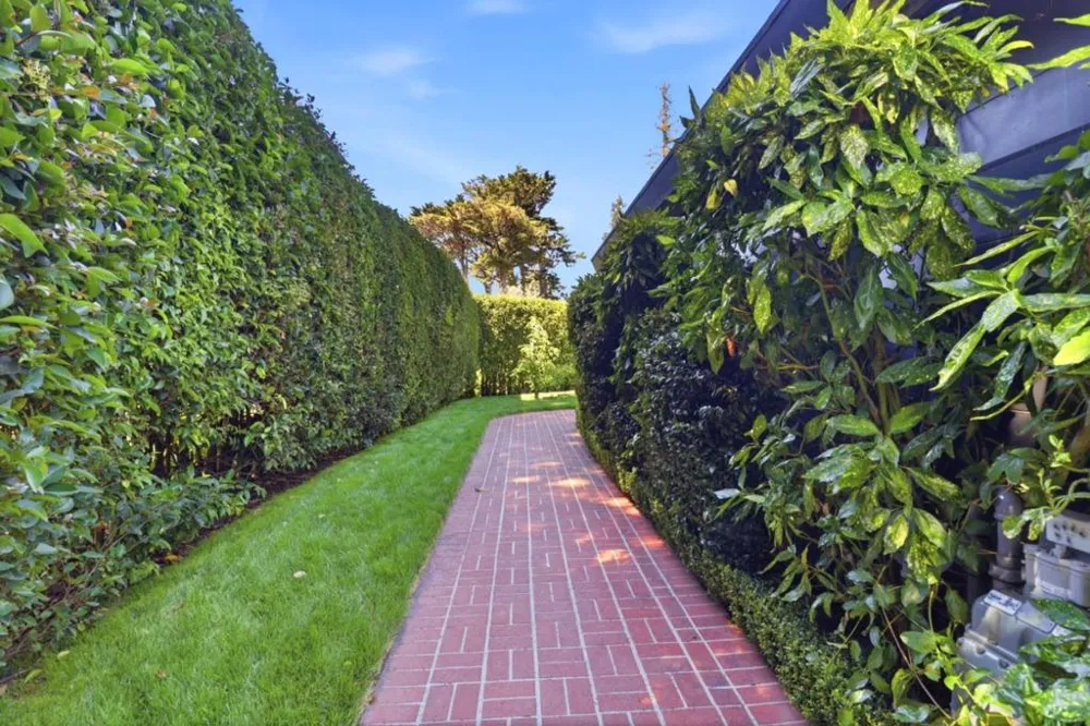 820 Eucalyptus Avenue Hillsborough, CA 94010
