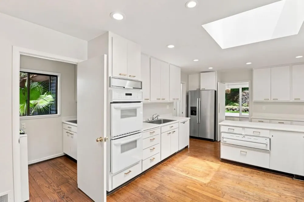 820 Eucalyptus Avenue Hillsborough, CA 94010