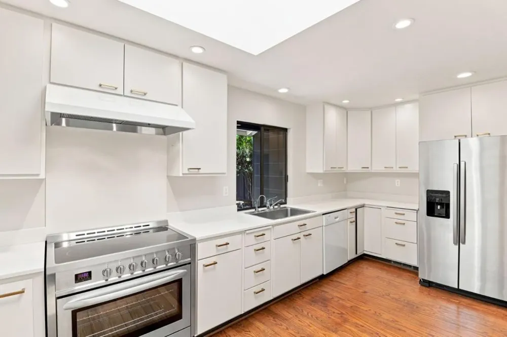 820 Eucalyptus Avenue Hillsborough, CA 94010