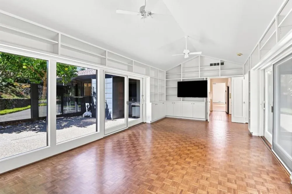 820 Eucalyptus Avenue Hillsborough, CA 94010