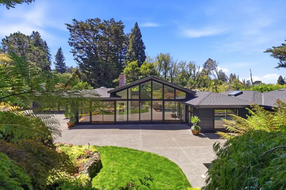 820 Eucalyptus Avenue Hillsborough, CA 94010
