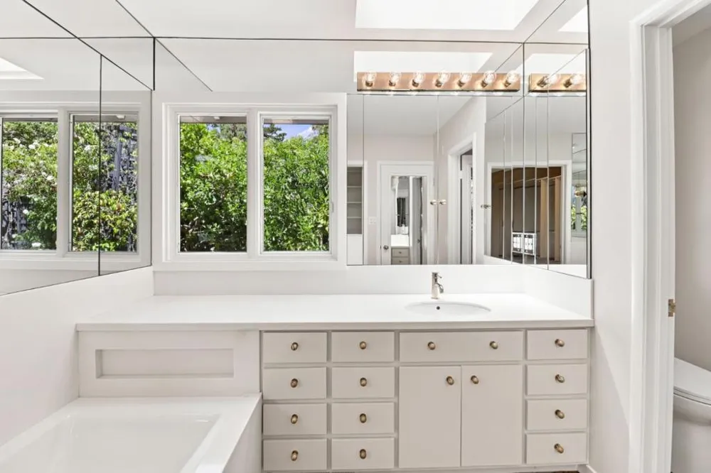 820 Eucalyptus Avenue Hillsborough, CA 94010