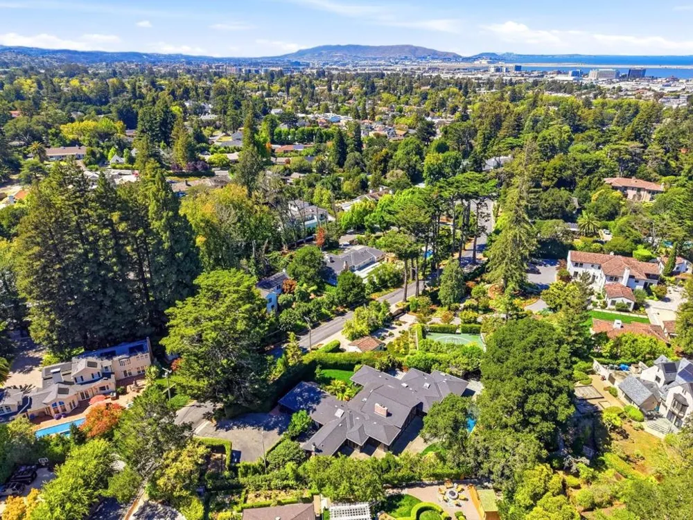 820 Eucalyptus Avenue Hillsborough, CA 94010
