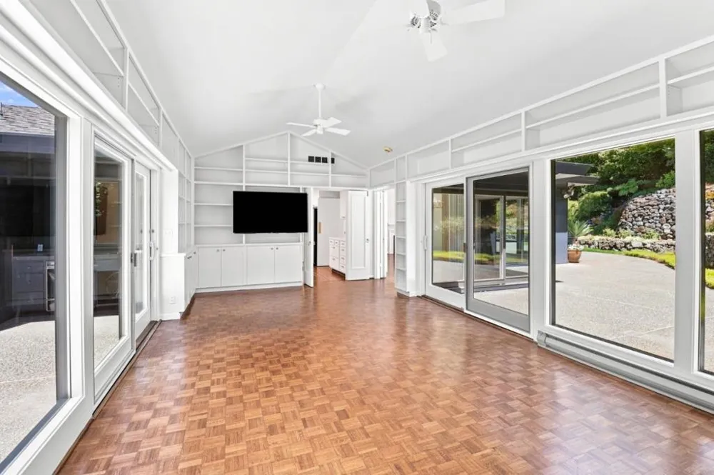 820 Eucalyptus Avenue Hillsborough, CA 94010