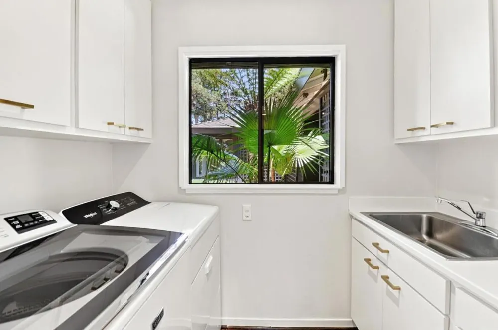820 Eucalyptus Avenue Hillsborough, CA 94010