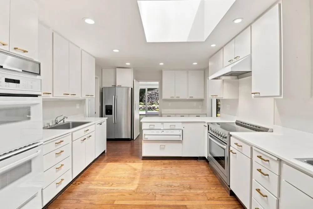 820 Eucalyptus Avenue Hillsborough, CA 94010