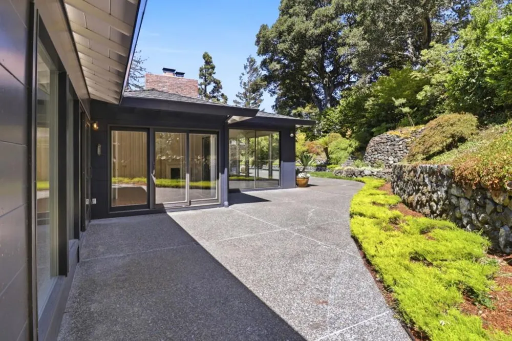 820 Eucalyptus Avenue Hillsborough, CA 94010