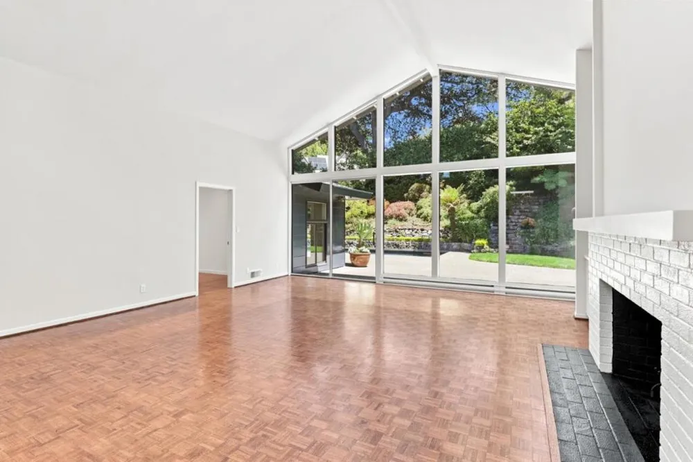 820 Eucalyptus Avenue Hillsborough, CA 94010