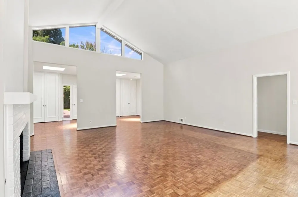 820 Eucalyptus Avenue Hillsborough, CA 94010