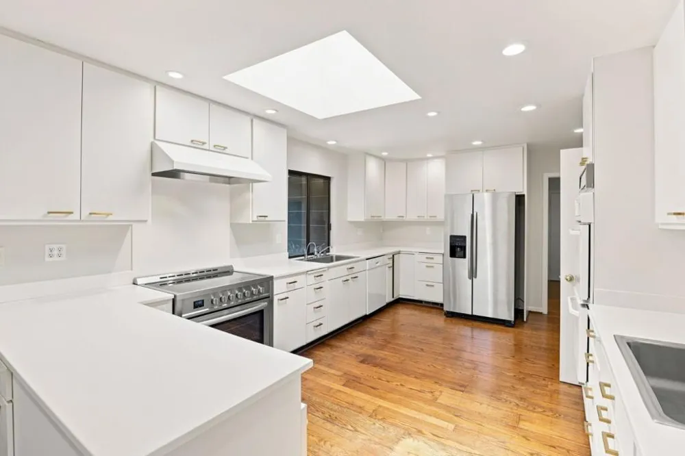 820 Eucalyptus Avenue Hillsborough, CA 94010