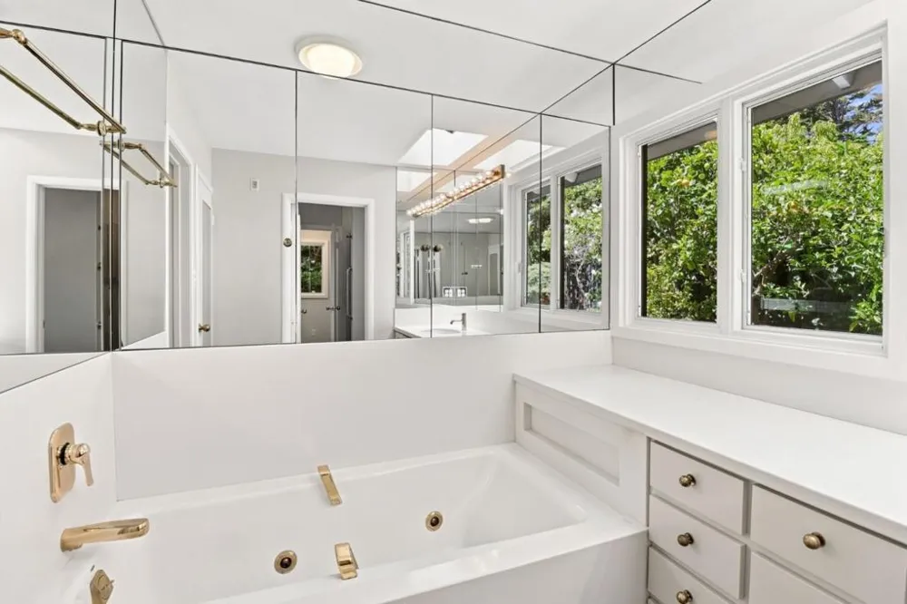 820 Eucalyptus Avenue Hillsborough, CA 94010