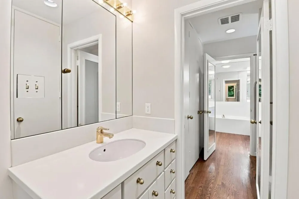 820 Eucalyptus Avenue Hillsborough, CA 94010
