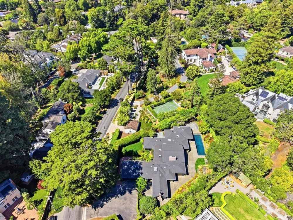 820 Eucalyptus Avenue Hillsborough, CA 94010
