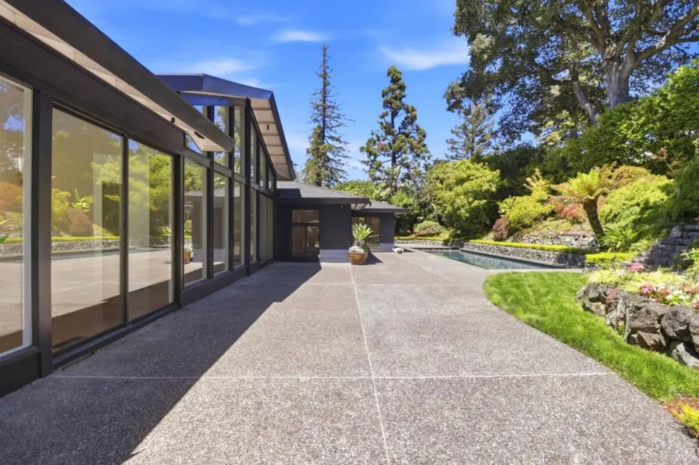 820 Eucalyptus Avenue Hillsborough, CA 94010