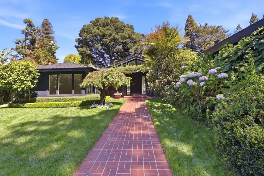 820 Eucalyptus Avenue Hillsborough, CA 94010