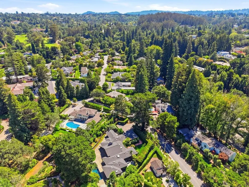 820 Eucalyptus Avenue Hillsborough, CA 94010