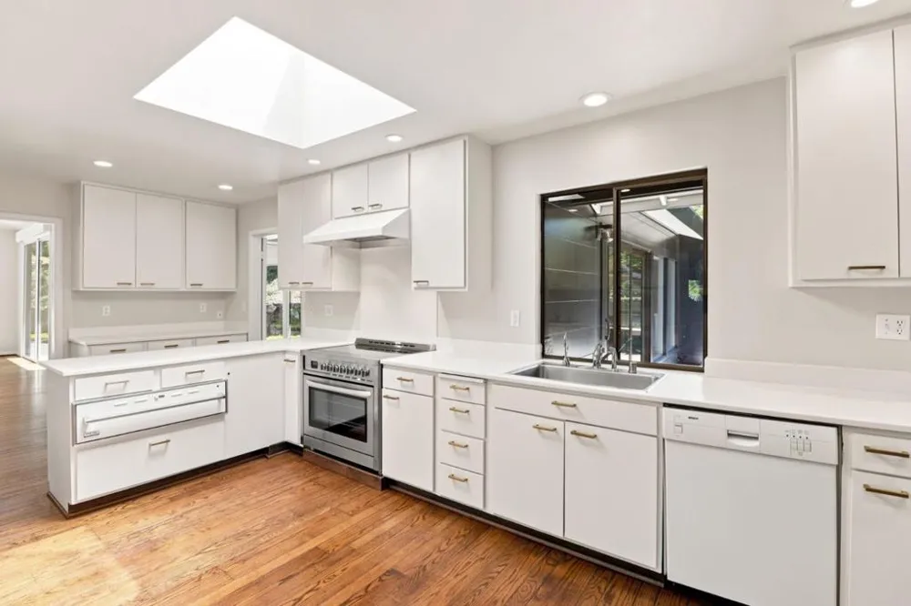 820 Eucalyptus Avenue Hillsborough, CA 94010