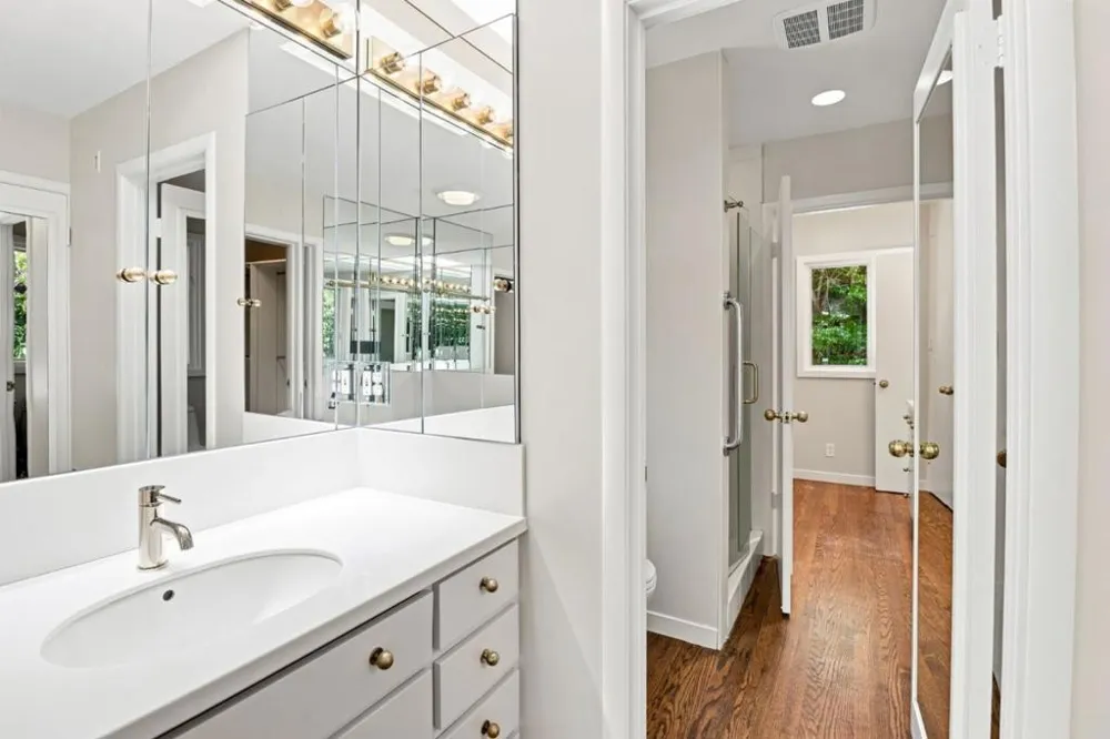 820 Eucalyptus Avenue Hillsborough, CA 94010