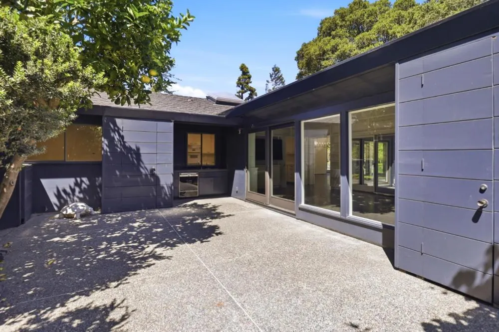 820 Eucalyptus Avenue Hillsborough, CA 94010