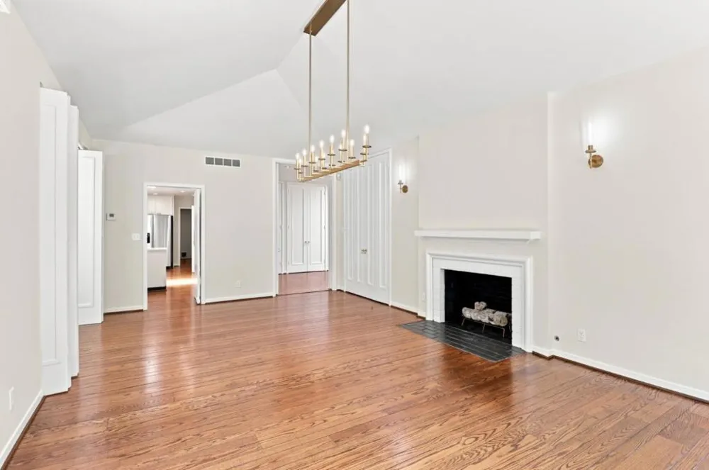 820 Eucalyptus Avenue Hillsborough, CA 94010