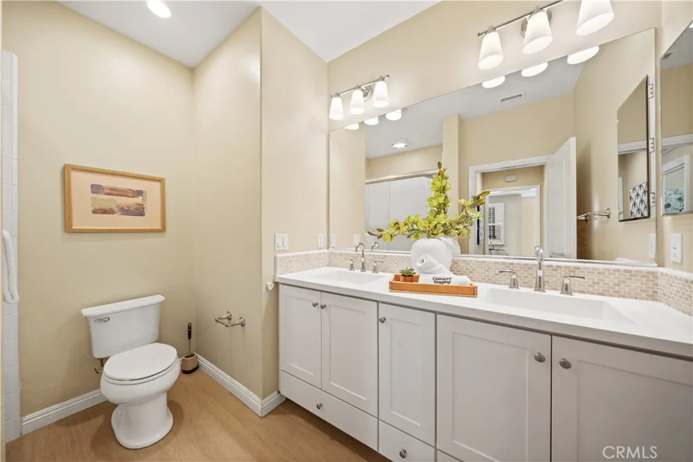 190 Crescent Moon Irvine, CA 92602