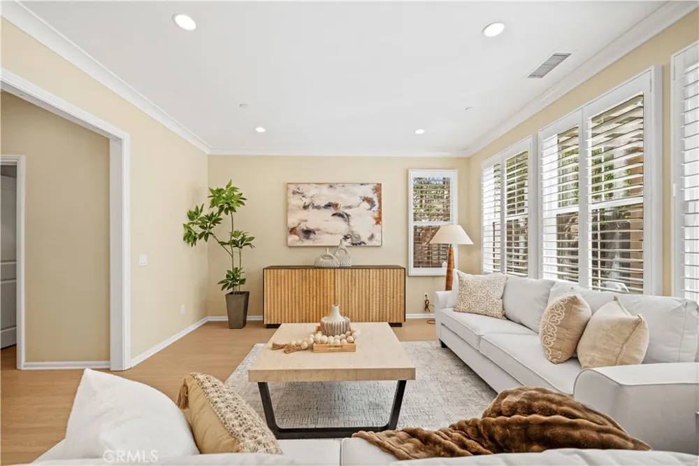 190 Crescent Moon Irvine, CA 92602