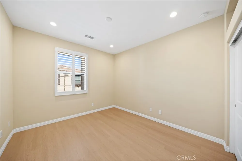 190 Crescent Moon Irvine, CA 92602