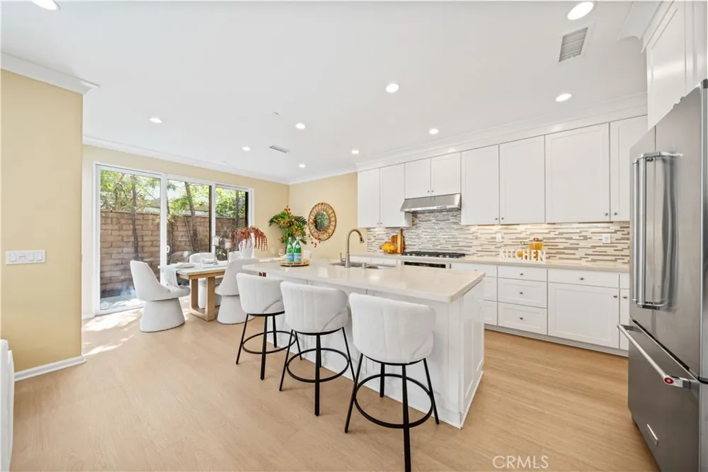 190 Crescent Moon Irvine, CA 92602