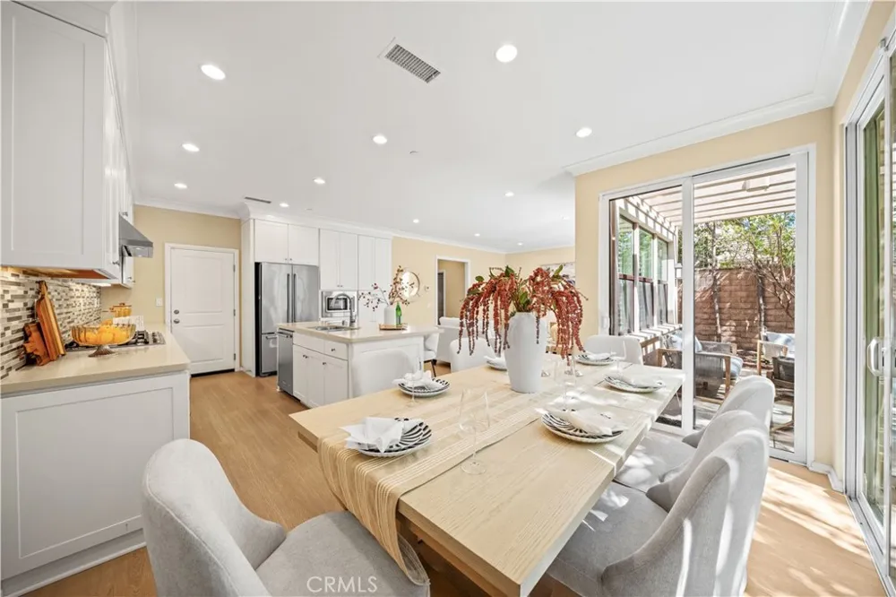 190 Crescent Moon Irvine, CA 92602